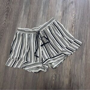 Simply Vera Wang shorts S